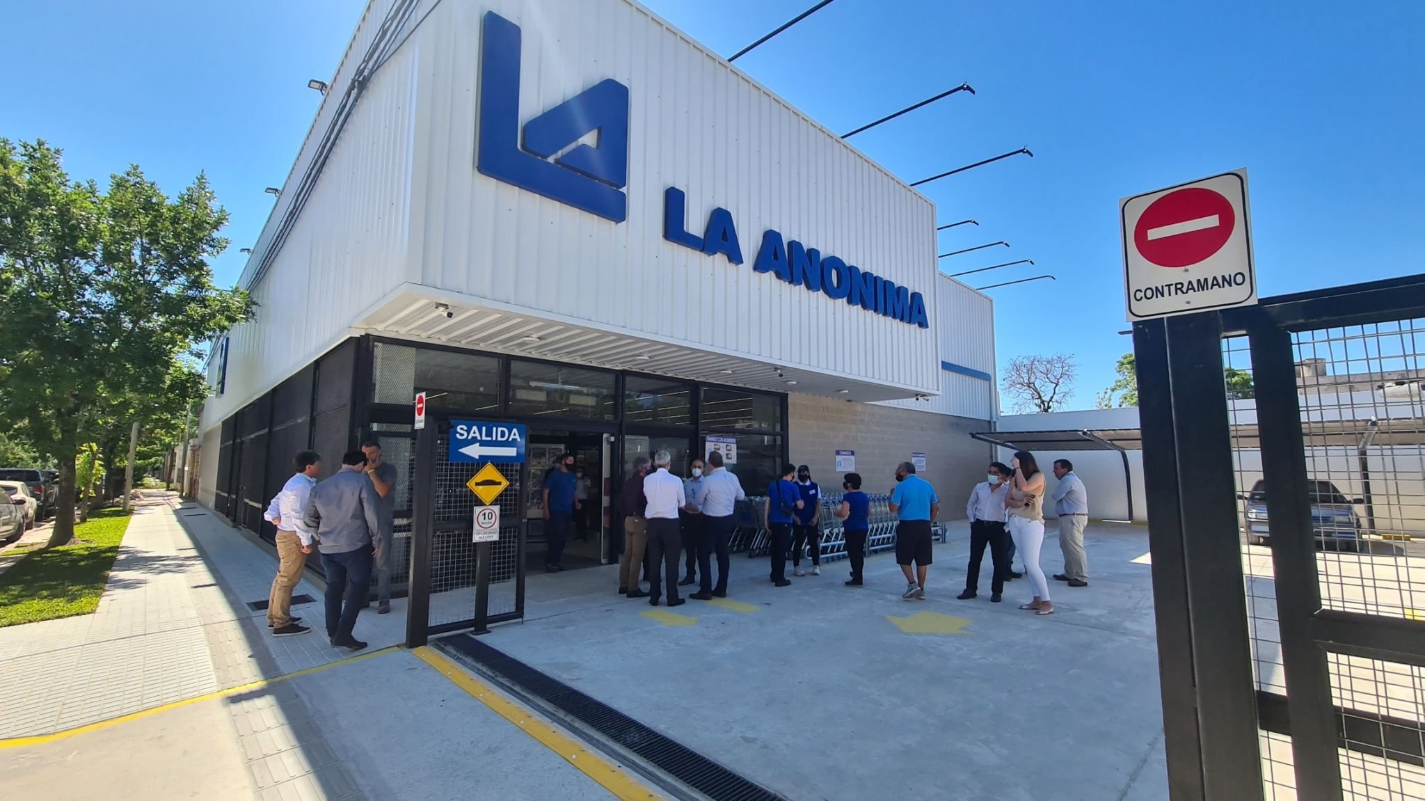 El derrumbe del consumo golpea a La Anónima: menos tickets y desplome de ganancia