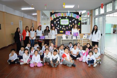 Educación entregó táblets y libros a escuelas primarias de Río Gallegos
