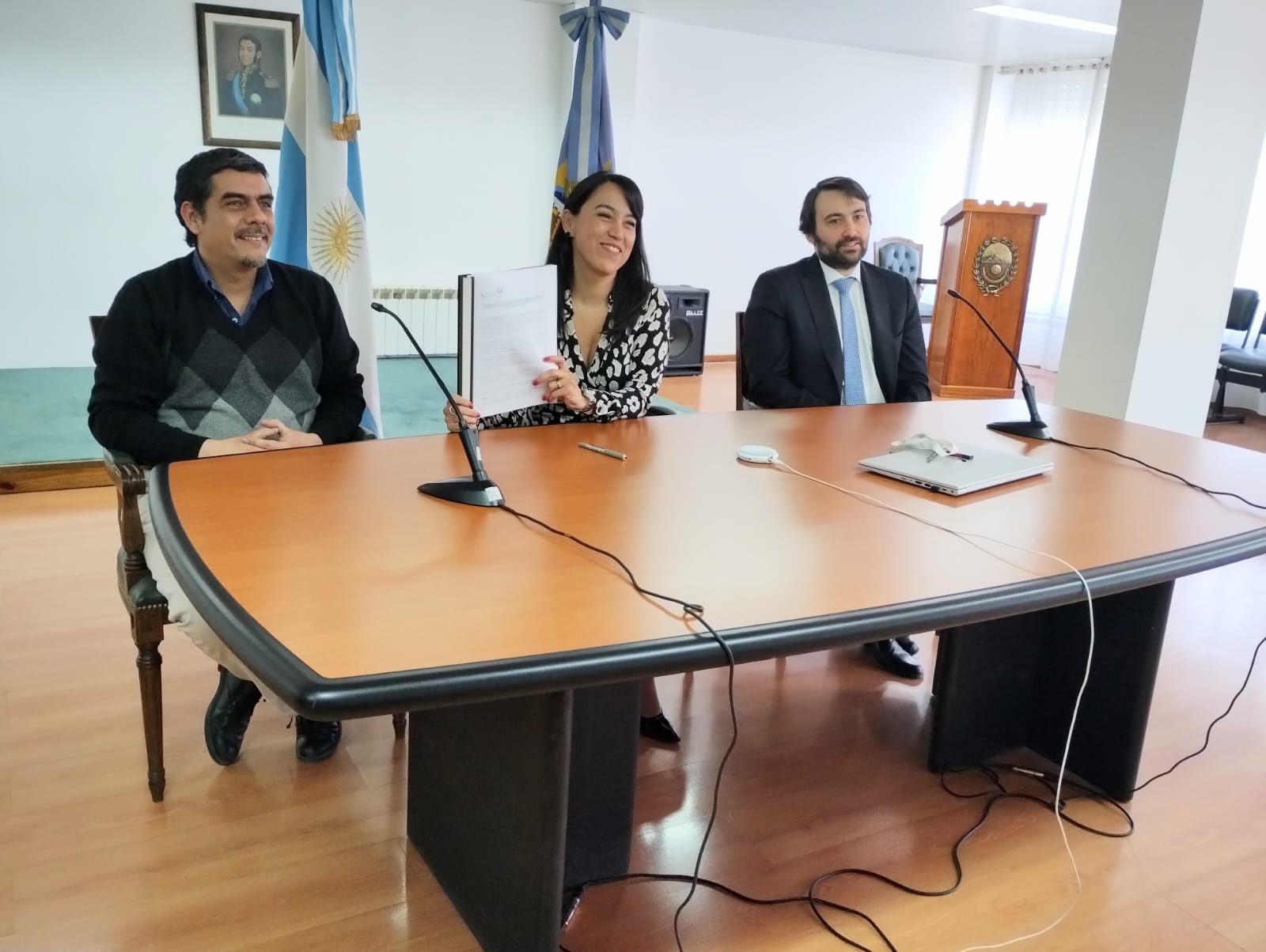 Accidente en Ruta 3: una docente resultó herida tras despistar y volcar su camioneta cerca de Fitz Roy