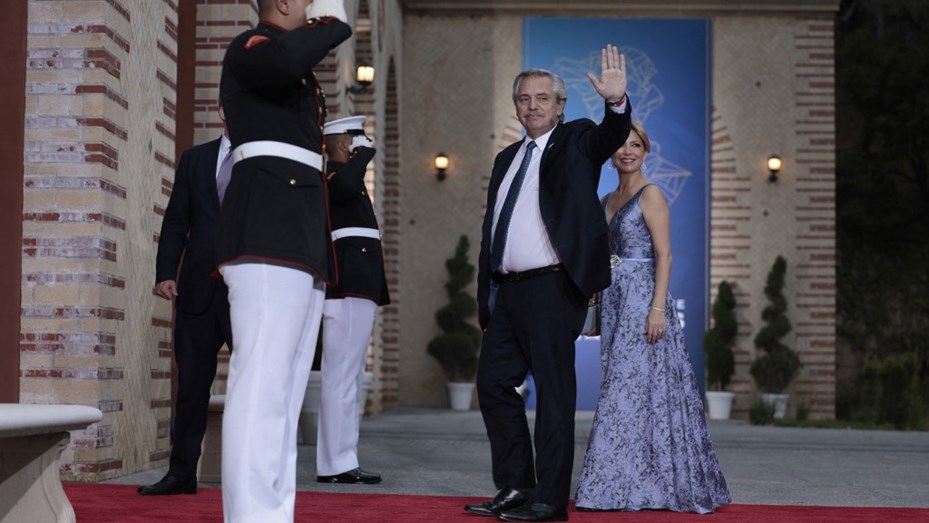 Tras criticar a EEUU, Fernández se reunirá con Boric y Castillo