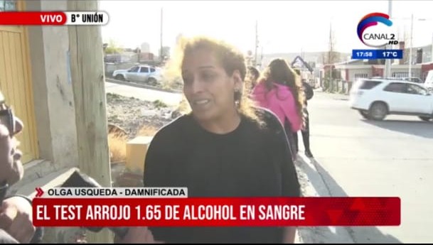 Chofer de camión municipal se llevó el auto de una mujer enganchado y tenía 1,6 de alcohol en sangre