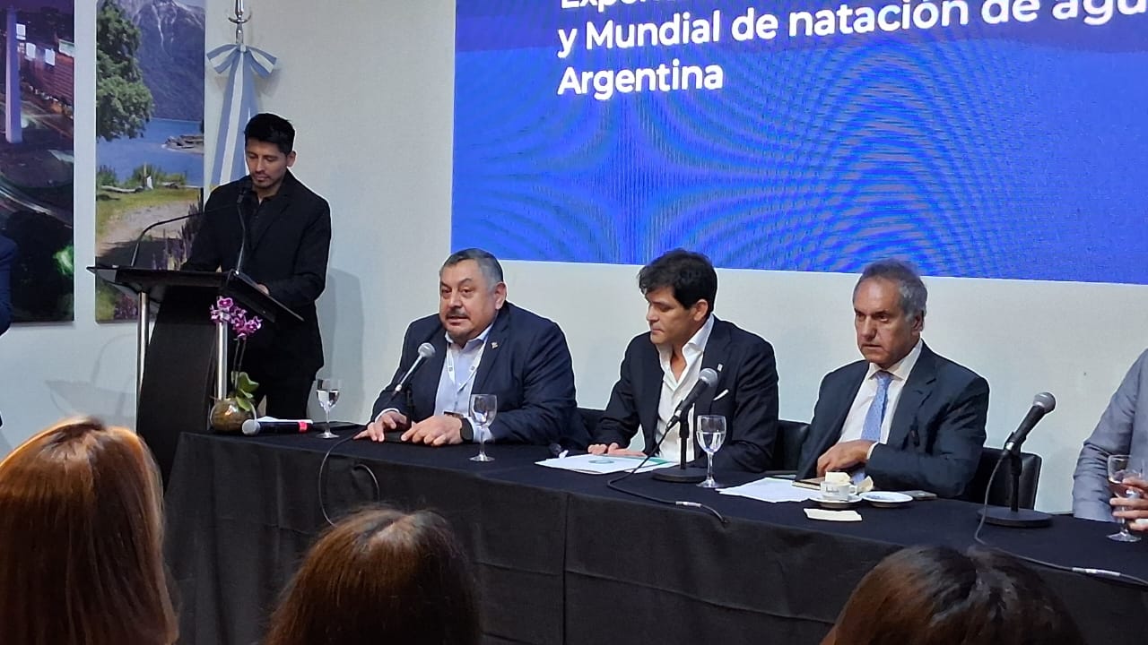 Santa Cruz participó de la presentación oficial de la Winter Swimming World Cup 2025