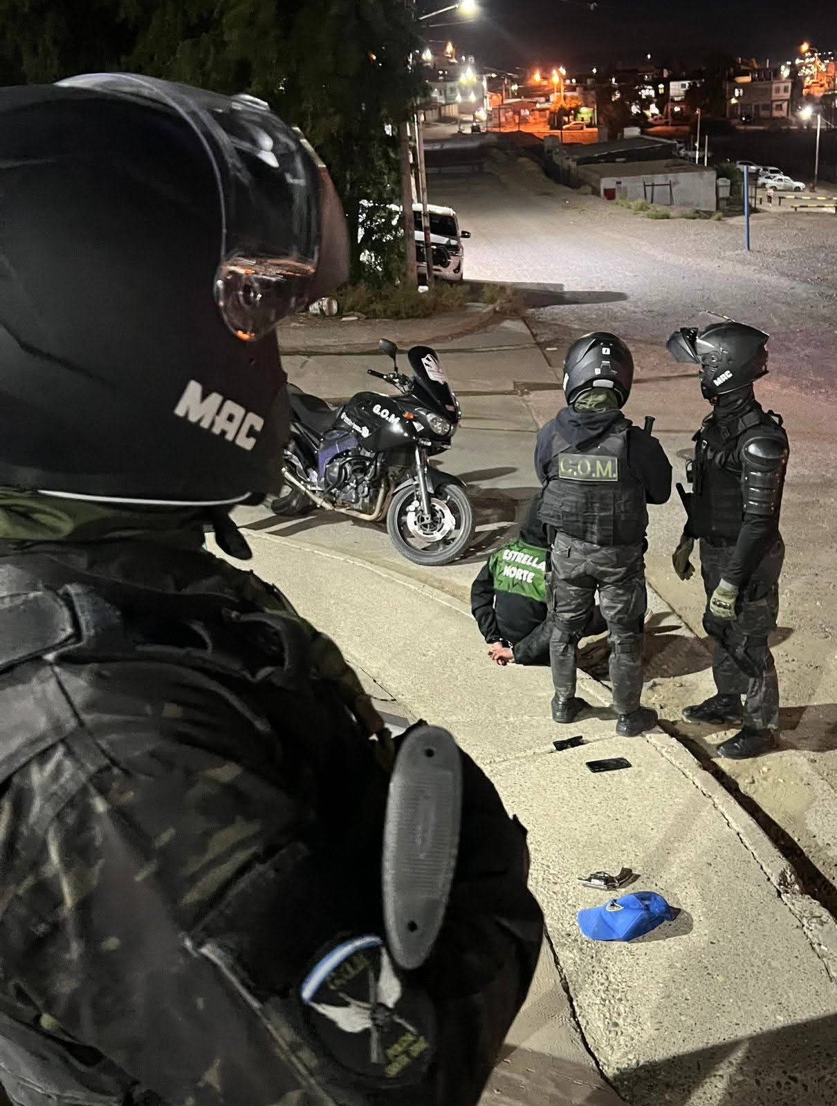 Detienen a un hombre armado tras intentar escapar de un control policial en Caleta Olivia