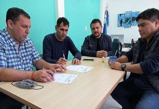 Claudio Vidal se reunió con ediles caletenses