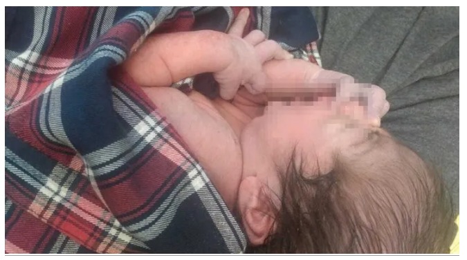 Encontraron una bebé abandonada en una bolsa de basura