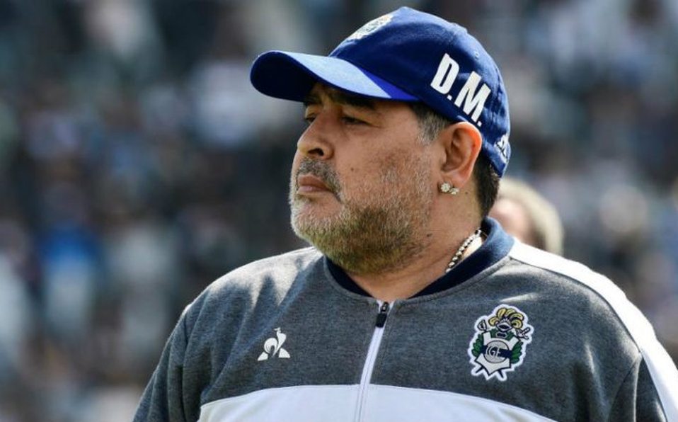 Maradona sigue internado tras ser operado, pero su ex médico personal habló de alcoholismo y dijo que es “inmanejable”