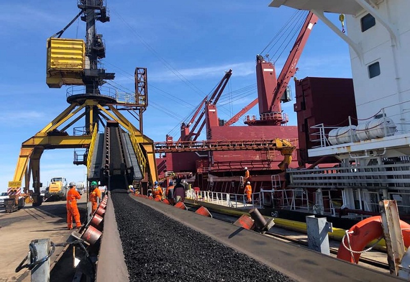 Revolución en Loyola: “Los trabajadores decidieron cargar el buque carbonero”