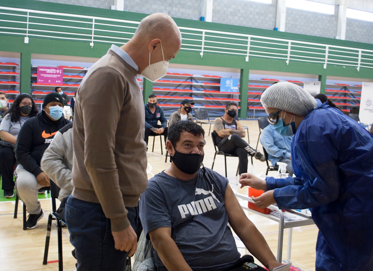 Ya se aplicaron la 1º dosis 120 municipales: Inició el plan de vacunación para personal municipal esencial