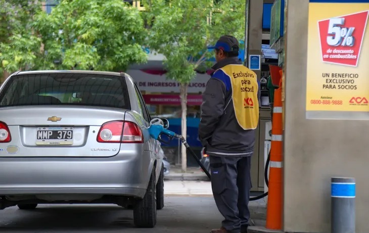 ¿Cuánto aumentará la nafta este viernes?