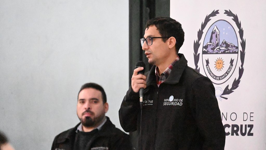 Efectivos de Pico Truncado reclaman paritarias y anuncian un quite de colaboración