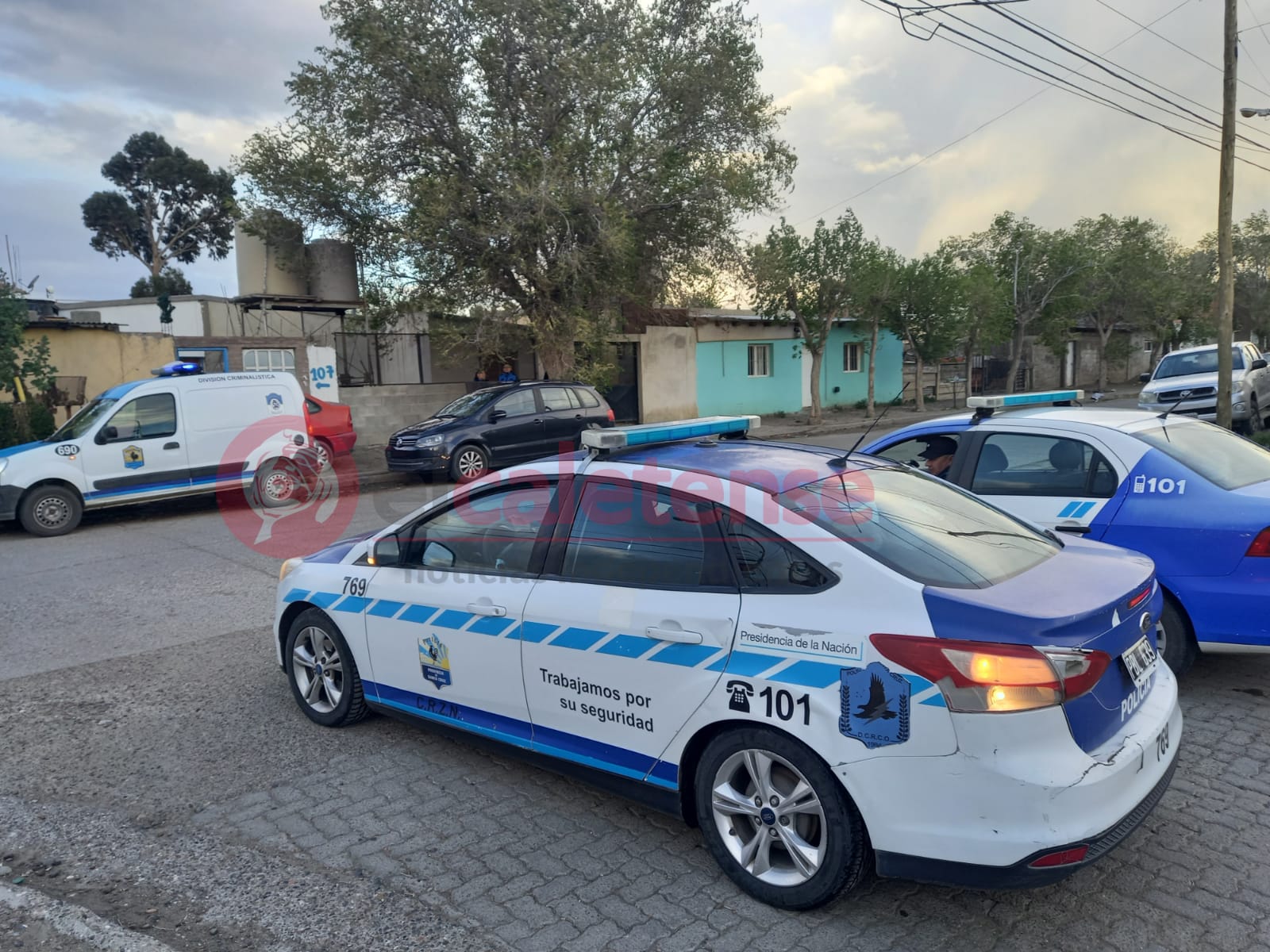 Dos delincuentes entraron a robar en casa de una abuelita y se llevaron celulares porque no había dinero 