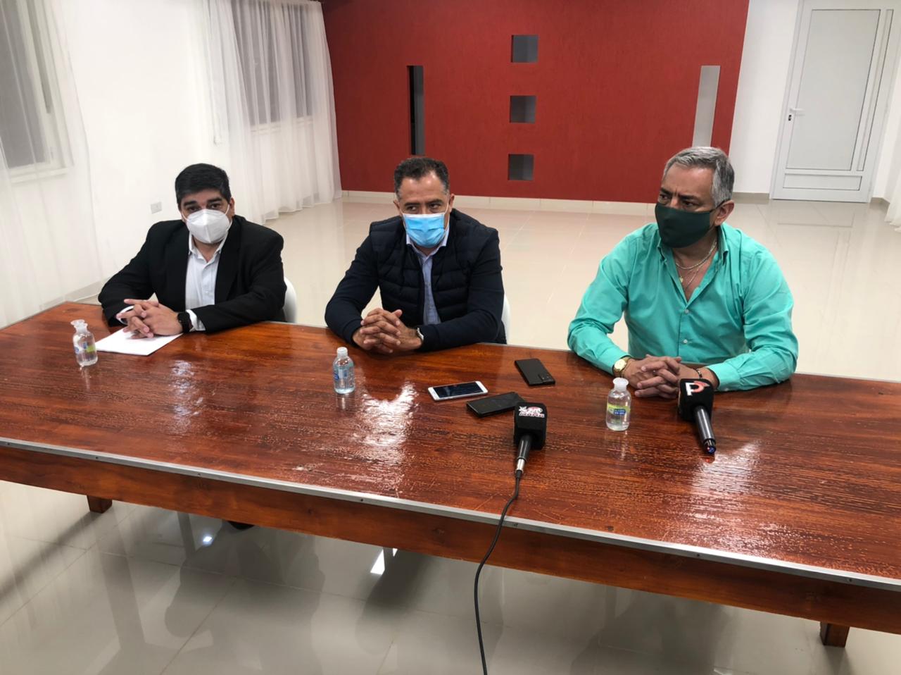 Luego de la protesta de Soloaga, Cañadón Seco vacunará a sus vecinos y Garcia llevo la habilitación del centro de salud