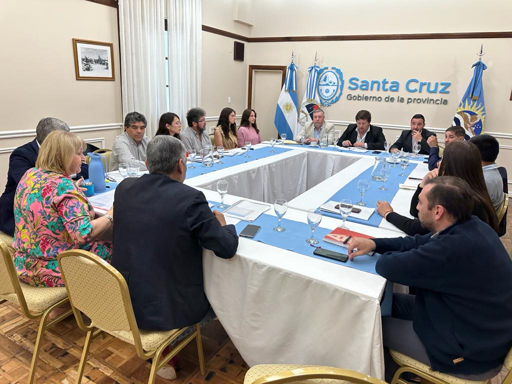 “Hay familias que deben elegir entre comer o pagar los servicios”: Aparicio pidió suspender los cortes de luz y gas durante el invierno