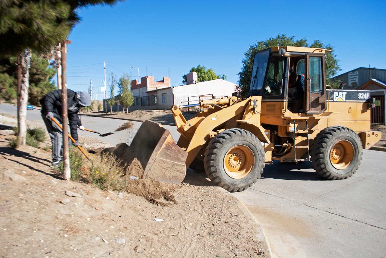 El Municipio continúa recorriendo los barrios periféricos concretando tareas de limpieza