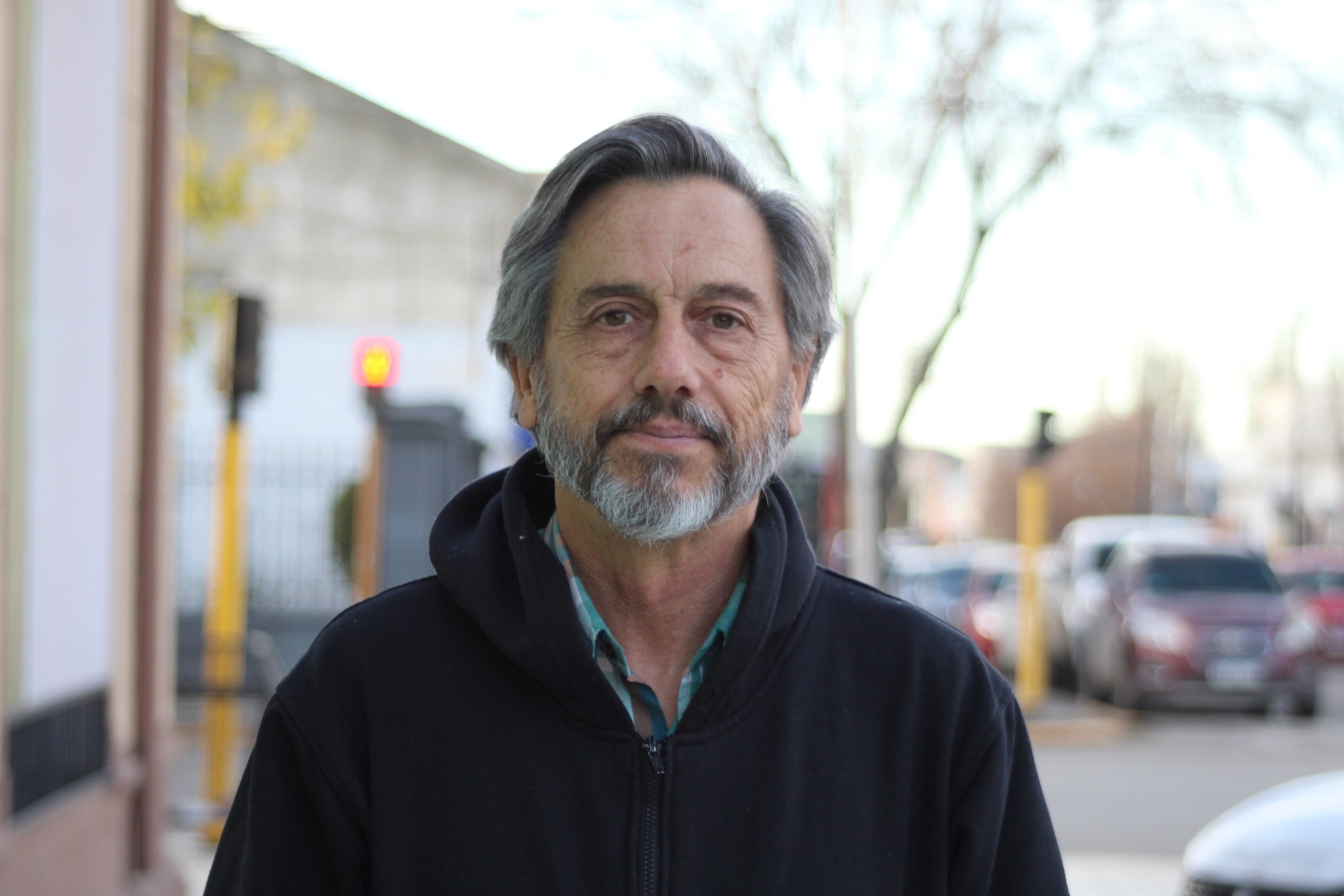 Gremios marchan contra la emergencia económica y advierten por un “candado salarial” 