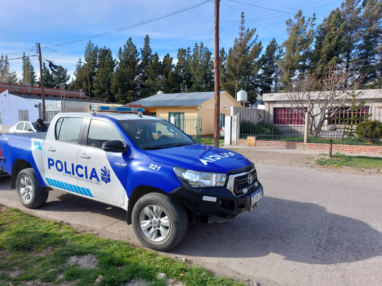 Un hombre y una menor robaron un trozo de carne, cigarrillos y alcohol en un comercio