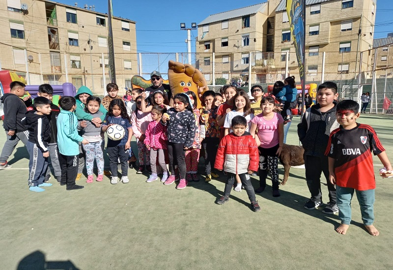 El merendero del barrio 2 de abril realizó un gran festejo por el día del niño