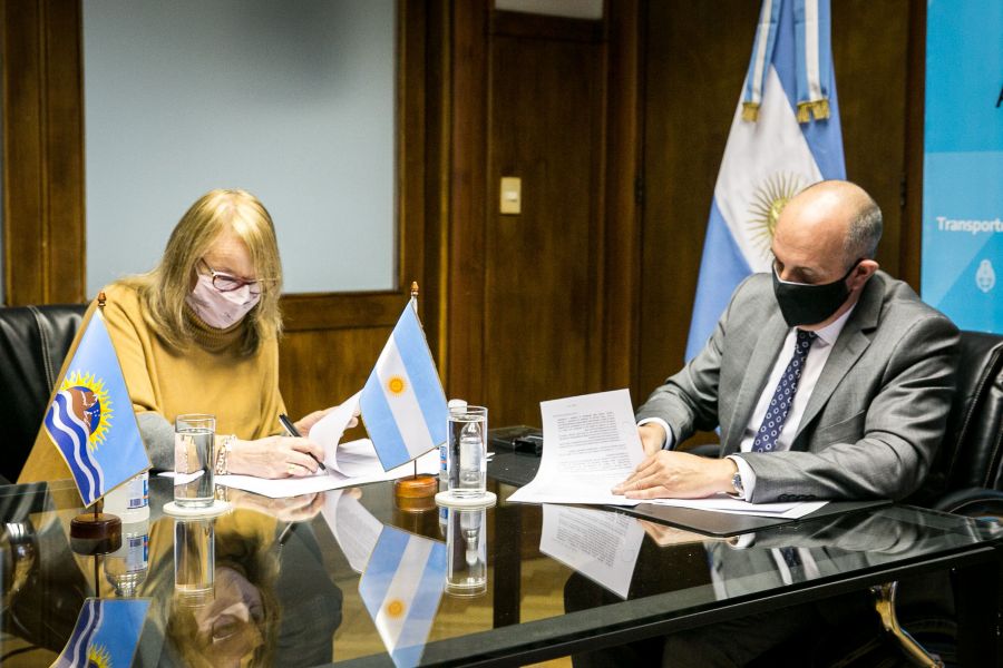 Rubricaron obra de planta de ósmosis para el puerto de Caleta y construcción de terminales de la provincia