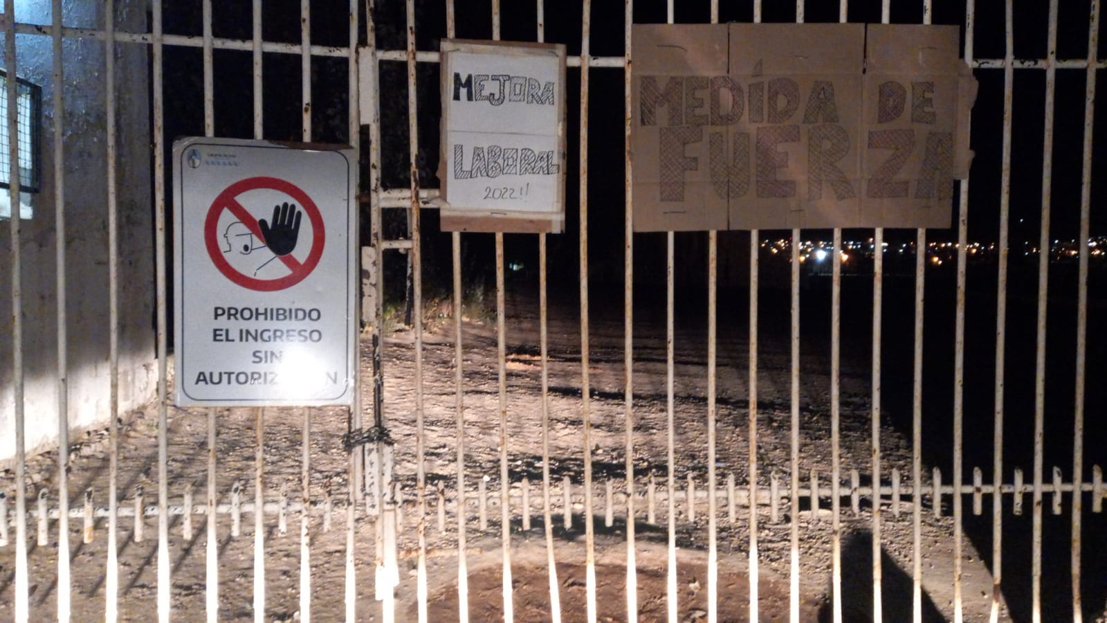 Tomaron el Estadio Municipal, dicen que hace una década esperan para ser empleados de la comuna