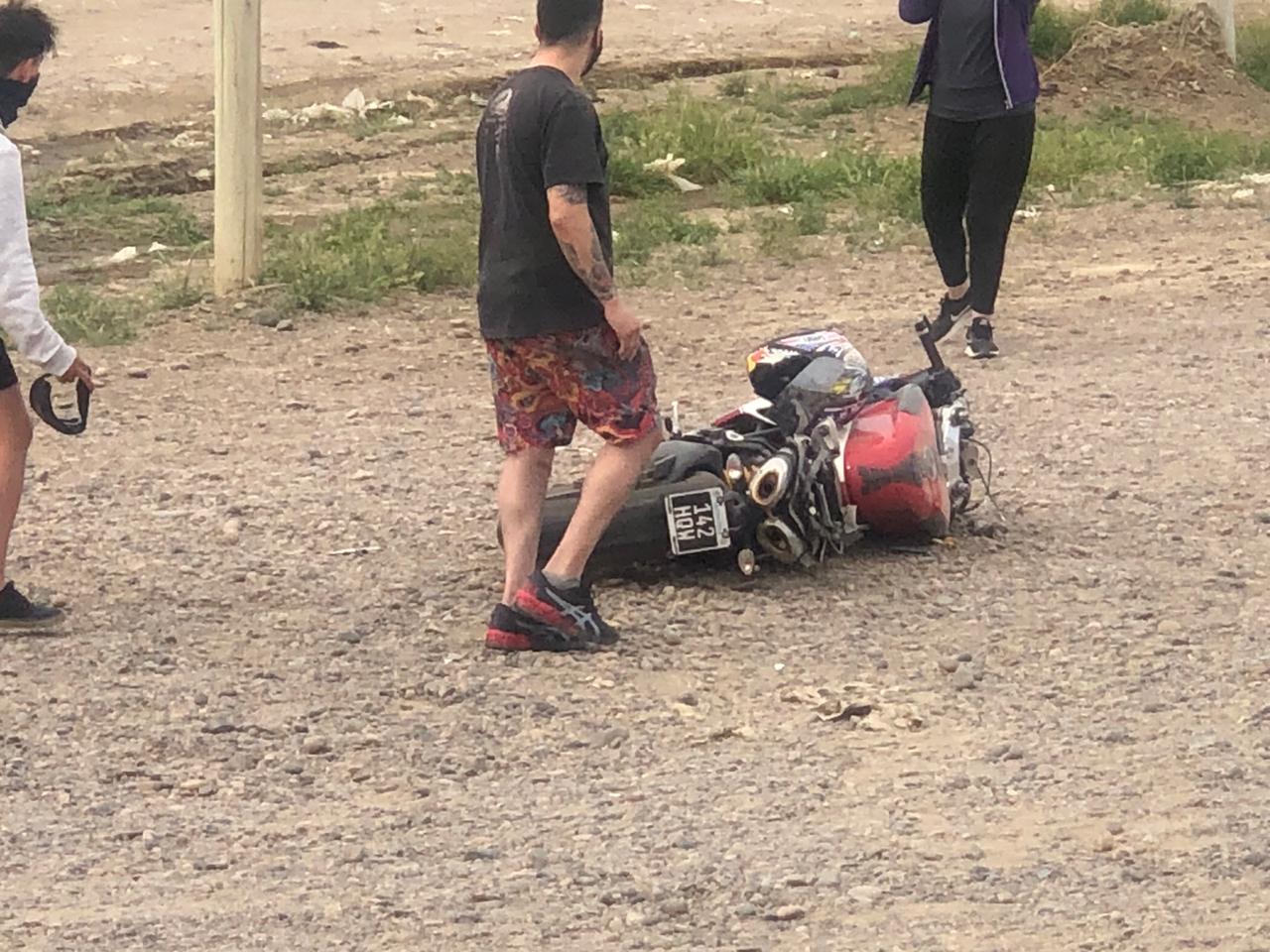 Está grave el joven de la motocicleta que chocó el domingo pasado contra un vehículo 