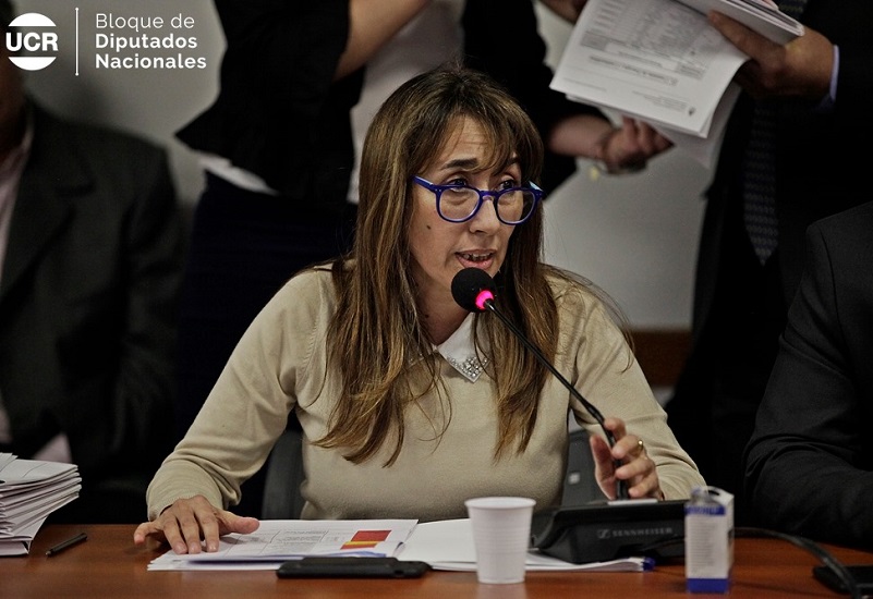 Reyes pide ayuda a familias que no tienen acceso a red de gas natural