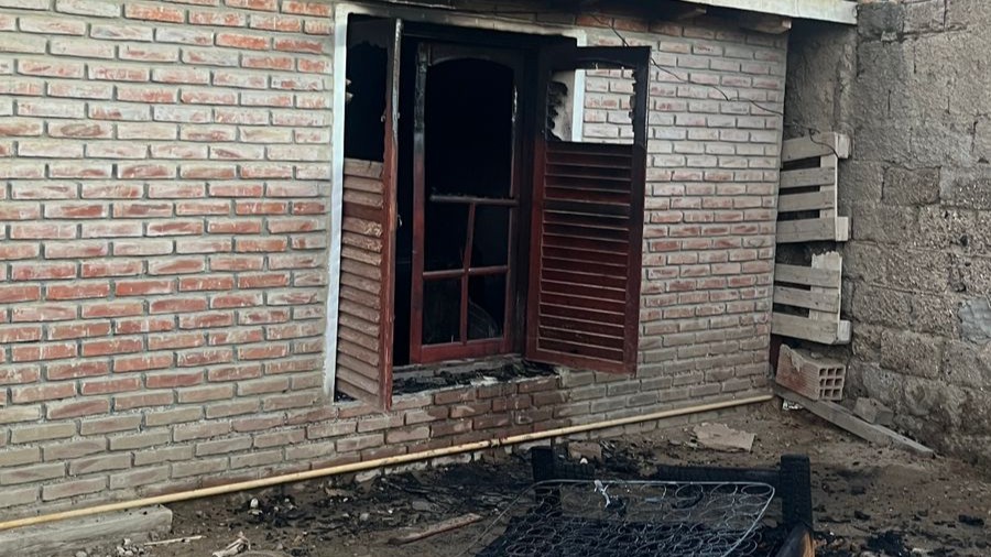 Tragedia en Caleta Olivia: una mujer de 85 años murió tras un incendio en el barrio 26 de Junio