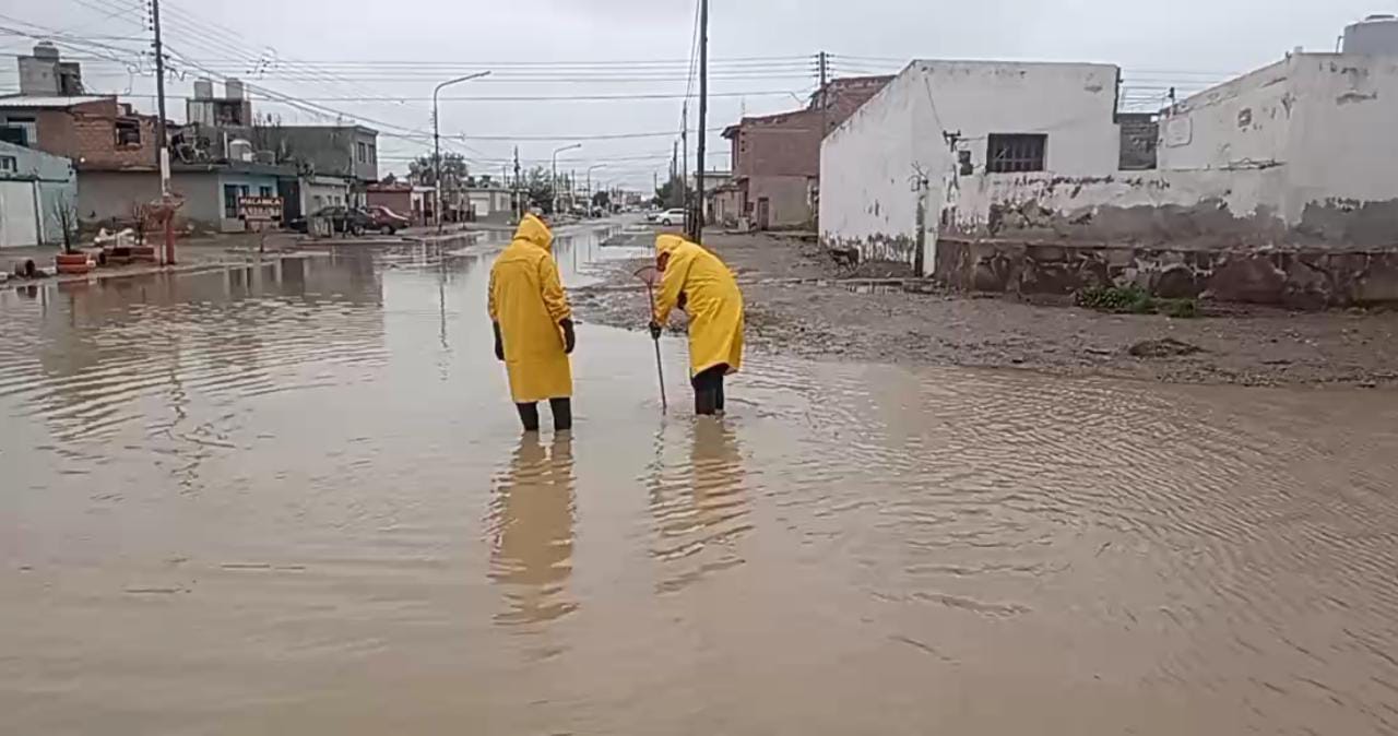 Diluvio en Caleta Olivia y muchas calles quedaron anegadas