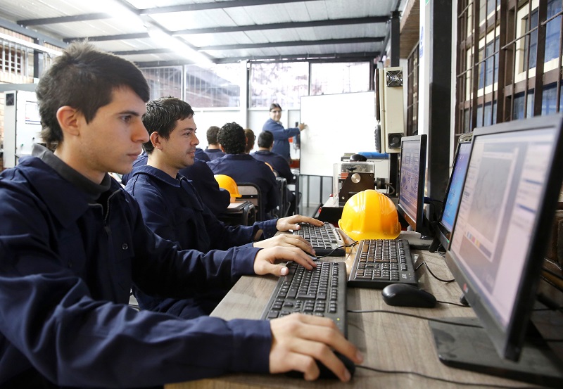 Vuelven los cursos  de Educación técnica Profesional de Fundación YPF