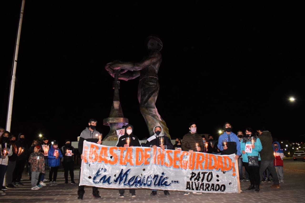 Marcha de antorchas a un mes sin Héctor Alvarado: 