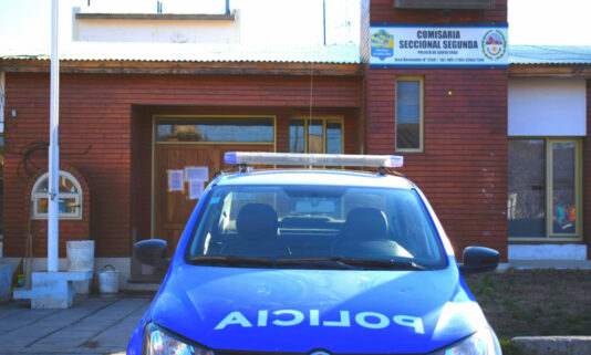 Daños en varios establecimientos: detienen a un hombre que descartaba piedras