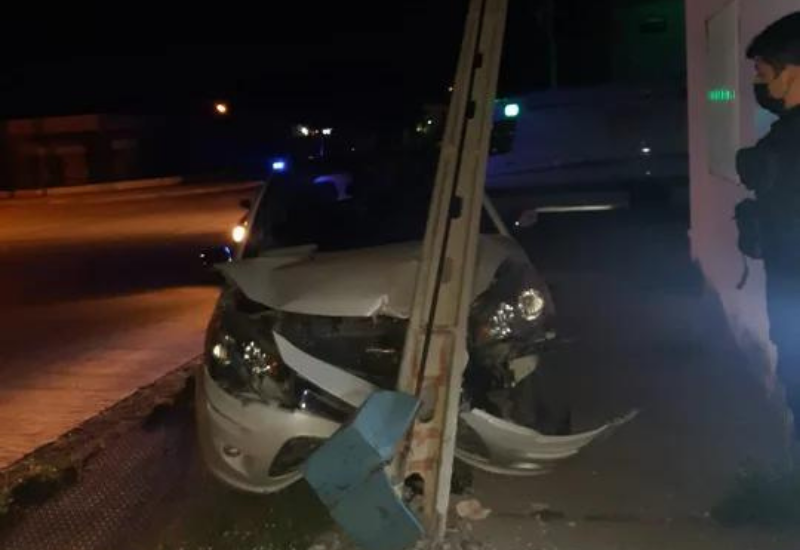 Manejaba con 2,28 de alcohol en sangre, chocó y dijo que venía de festejar la entrega de su casa