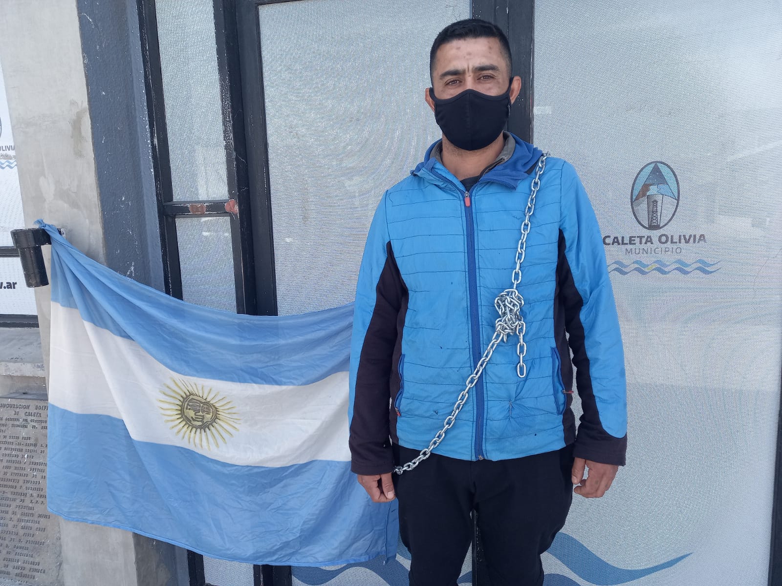 Todos a la muni: encadenado pidió trabajo y en menos de dos horas le dijeron que sí