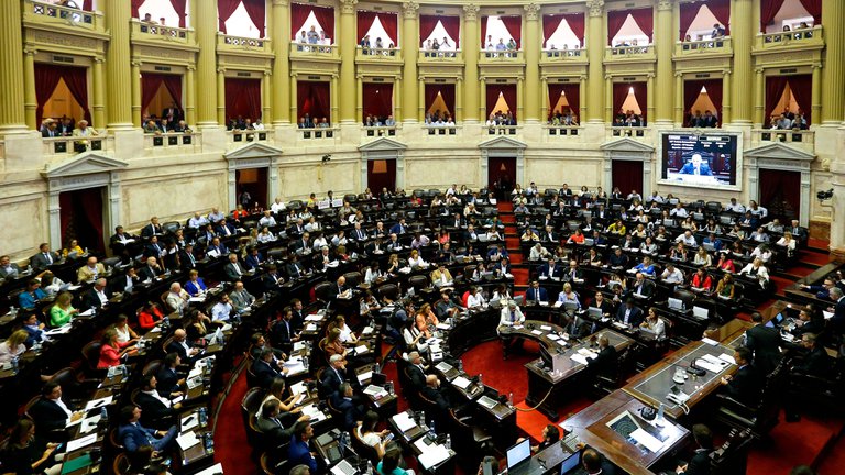 Etiquetado frontal: aprobaron la ley que obliga a empresas a informar sobre el contenido de los alimentos