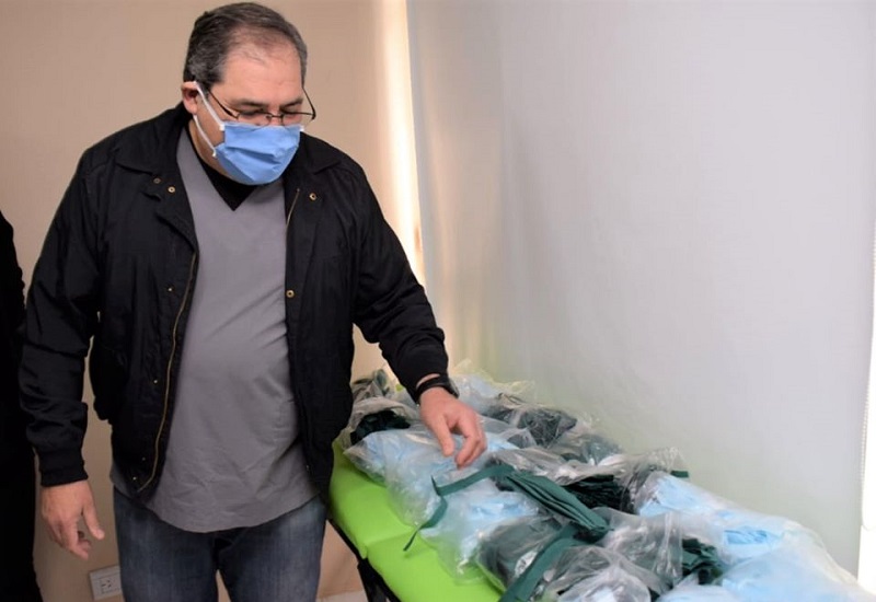 Consultorio San Javier dono 300 barbijos al COE local