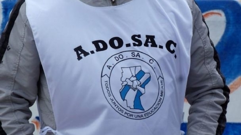 Adosac exige que no se le acepte la renuncia a la maestra Lorena Nicolai de Pico Truncado