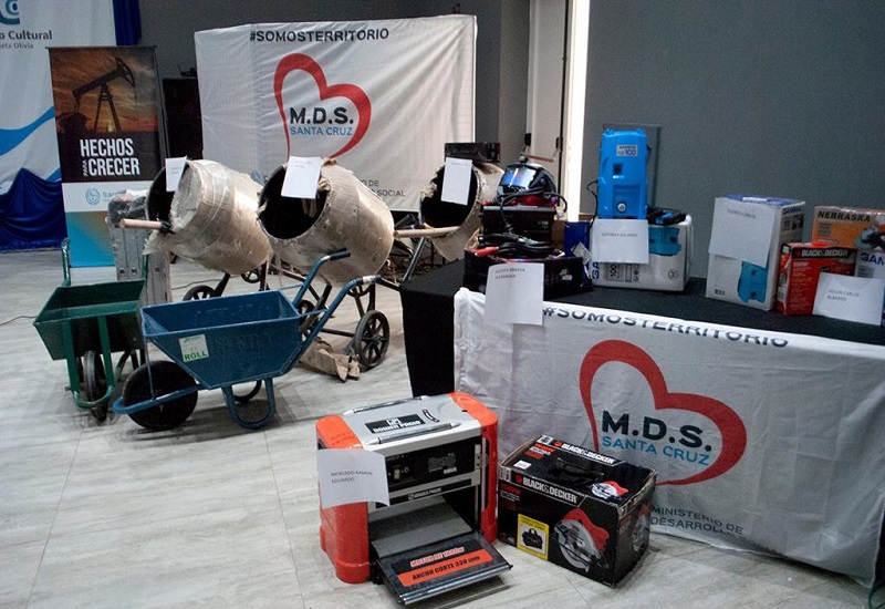 Municipio y Provincia entregaron maquinaria y herramientas a 20 proyectos productivos locales 