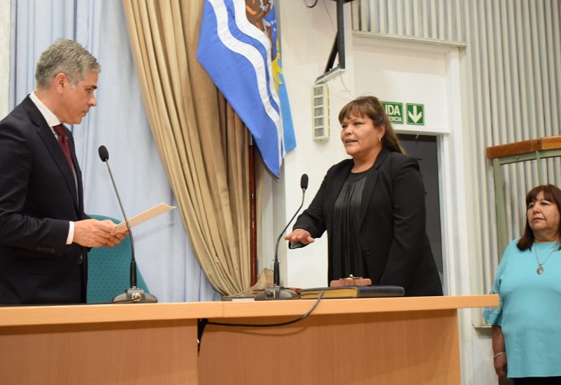 Liliana Toro juro como Diputada por municipio de Caleta Olivia