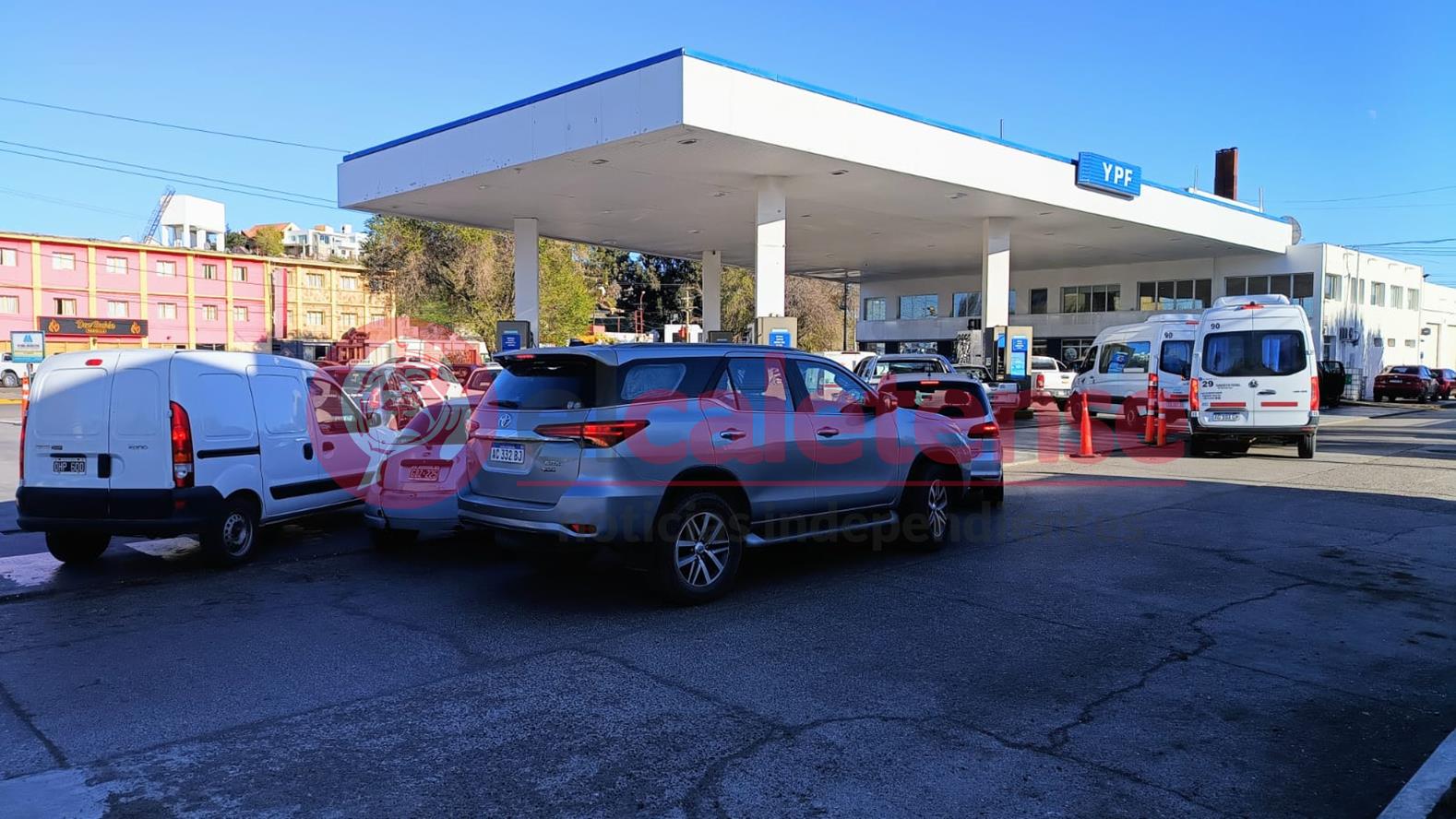 El despacho de combustibles en Caleta Olivia es normal pero no se descartan complicaciones 