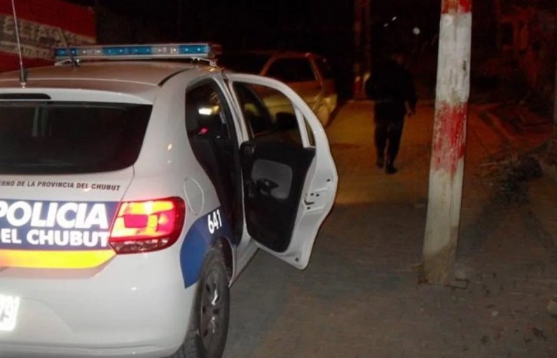 Intentó matar de un disparo a su expareja mientras estaba con su hija en los brazos