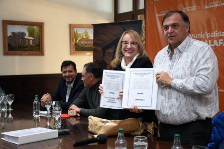 Alicia presentó las licitaciones para obras de mejora de transitabilidad en Santa Cruz