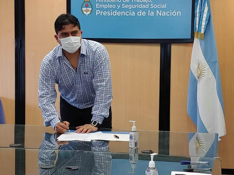 Vidal logra pago adicional de 15% para los trabajadores petroleros