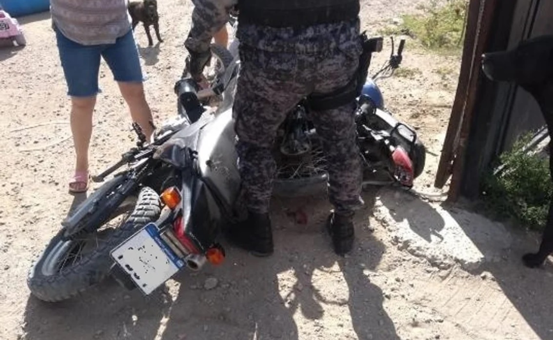 Comodoro Rivadavia: Evadieron un control, se dieron a la fuga y chocaron contra una moto policial