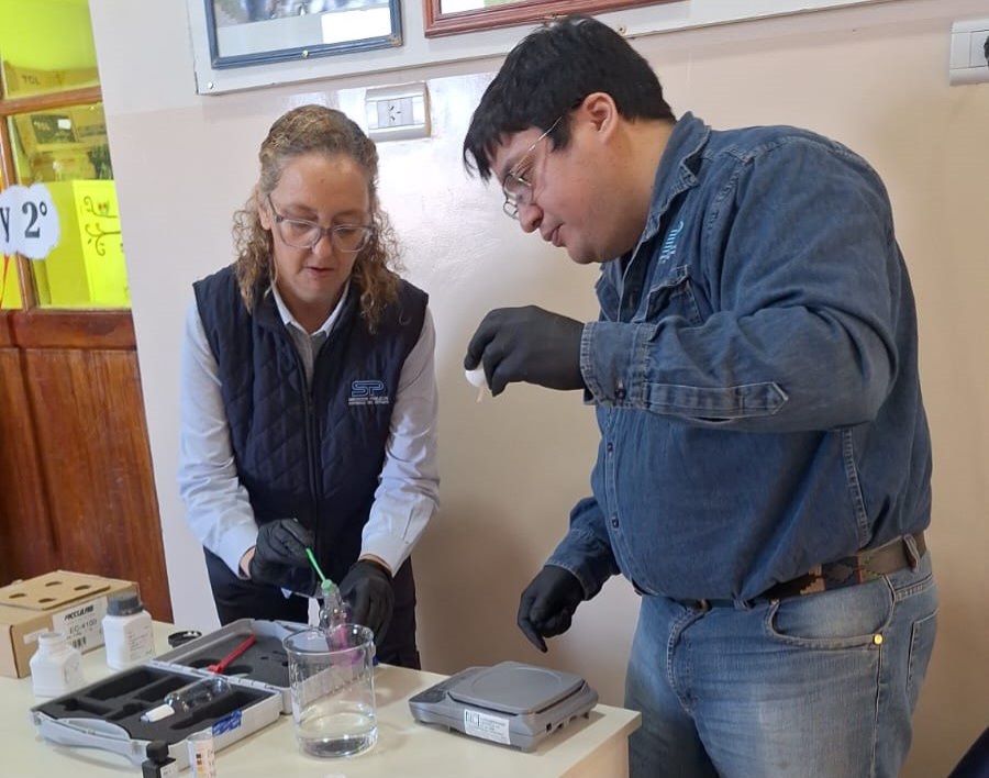 Escuela Rural realizó charla en donde se instaló la Primera Planta Móvil de Abatimiento de Arsénico