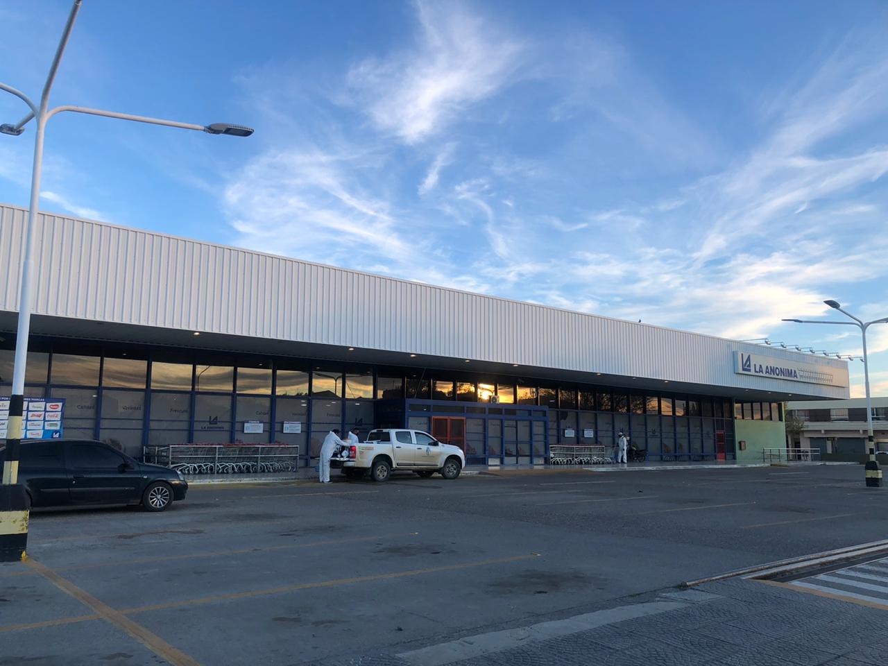 Un empleado de La Anonima dio positivo de covid, cerraron una sucursal y aislaron a todo el personal