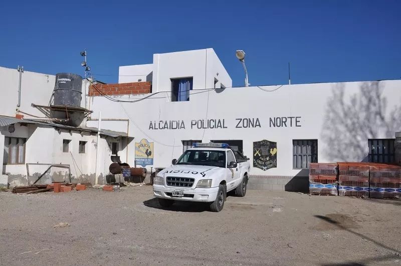 Internos de comisarías y alcaidías santacruceñas comenzaron huelga de hambre: reclaman cambios en las visitas y la comida