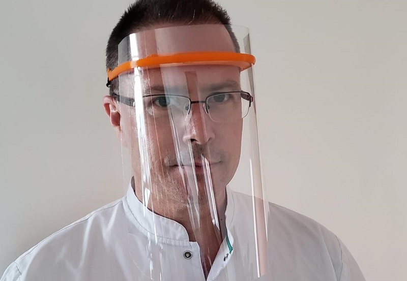 Dr. Mella: Defendió el ibuprofeno, desconfia de las vacunas en experimento y afirmo que la mitad de los que llegan a respirador mueren