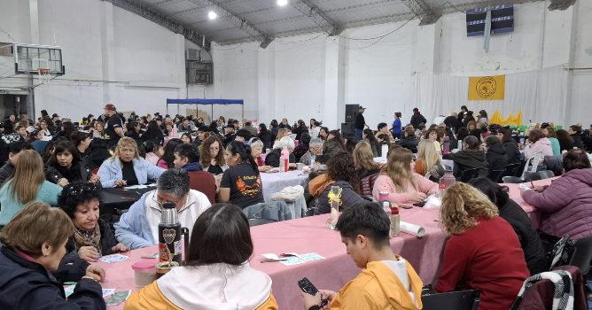 Bingo solidario reunió a la comunidad para apoyar a la Fundación Flota Amarilla