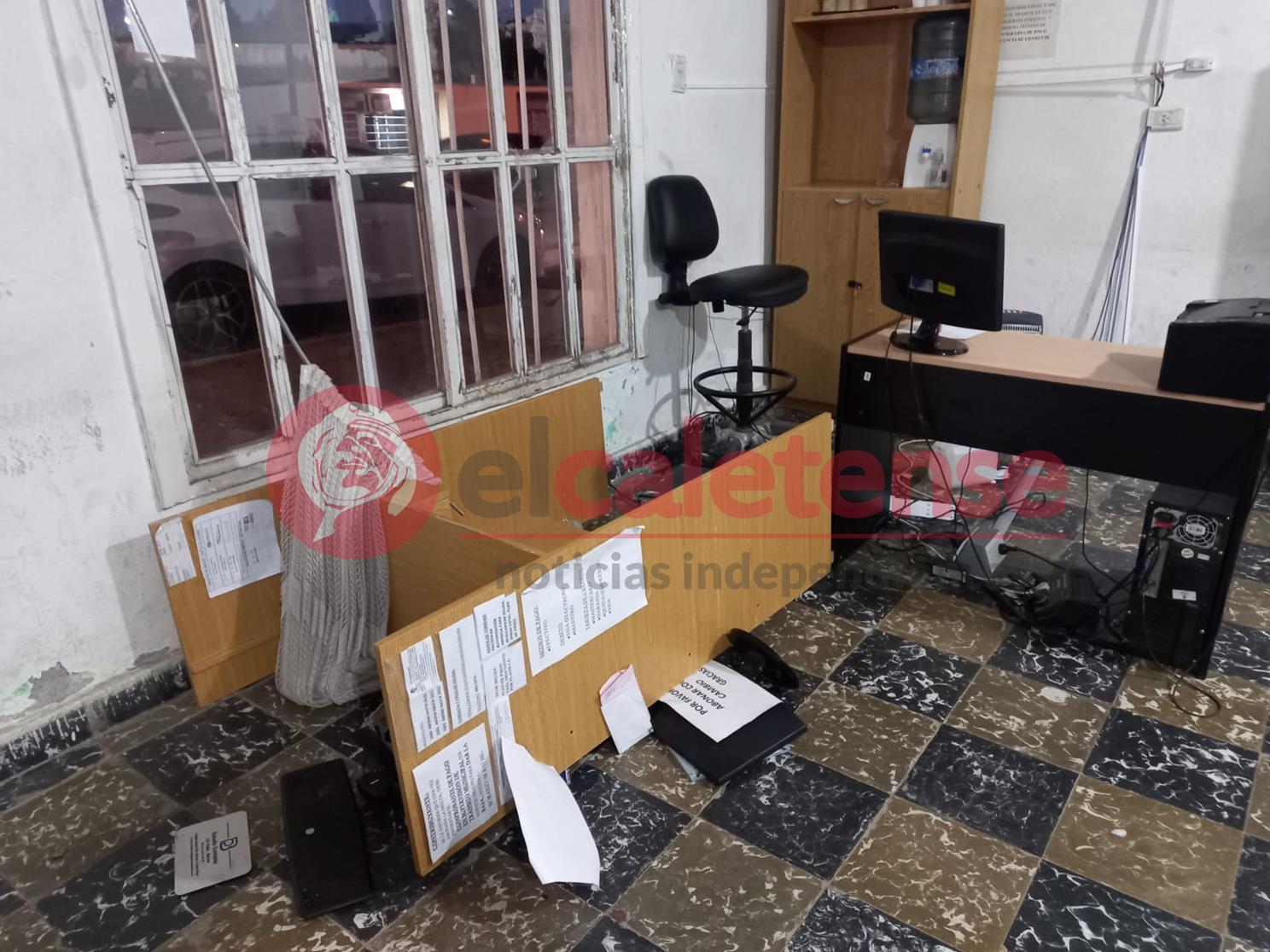 Rompen vidrios y  ocasionan daños en el Juzgado de Faltas