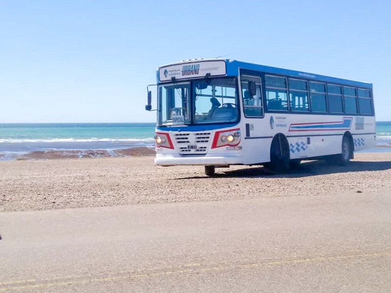 Denuncian de forma publica hecho de violencia en colectivo Urbano y la policia no les tomo la denuncia por falta de lesiones