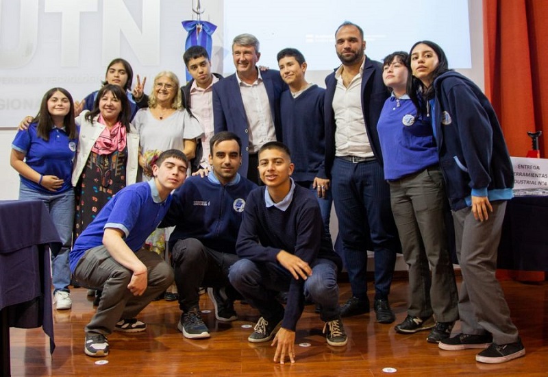 Gobierno de Santa Cruz presenta la Escuela Profesional Secundaria en Río Gallegos